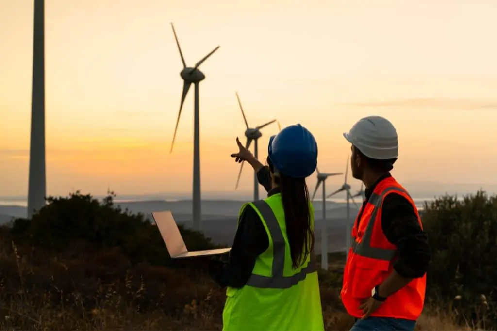 Energy and field operations – Managing on-site construction and maintenance tasks.
